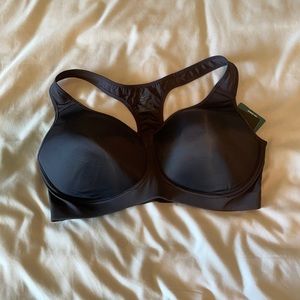 NWT NIKE Plus Size molded cup, high support sports bra! Size 38D